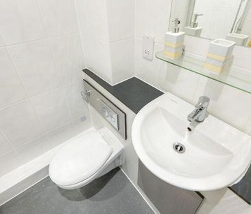 1 bedroom in a flat share to rent - Photo 6