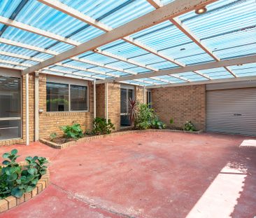 Spacious Six-Bedroom Family Home with Alfresco Entertaining, Close ... - Photo 1