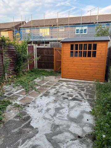 Room in a Shared House, Caletock Way, SE10 - Photo 3