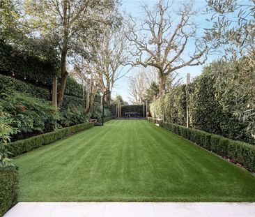 A 6 bedroom townhouse on the most sought-after street in Highgate V... - Photo 5