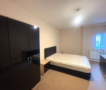 2 bedroom ground floor flat to rent - Photo 2