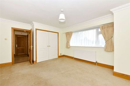 A spacious and well presented 3 bedroom detached bungalow in a popular cul-de-sac. - Photo 3