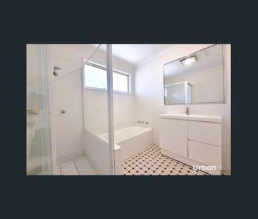 Quiet 2 Bedroom Townhouse - Photo 5