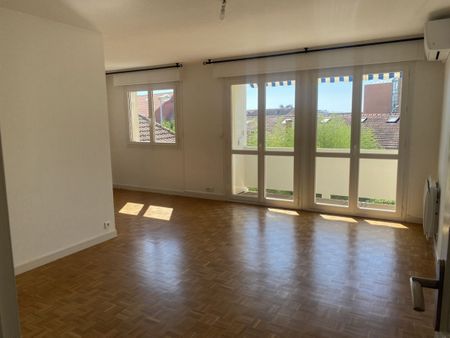 Location Appartement 3 pièces 82m² ALBI 81000 - Photo 3