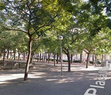 Plaça Milagros Consarnau Sabaté, L'Hospitalet de Llobregat, Catalon... - Photo 2