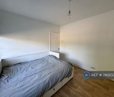 3 bedroom end of terrace house to rent - Photo 3