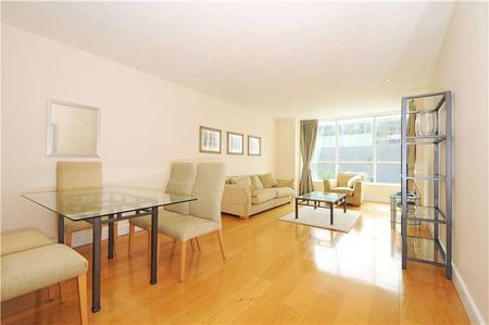A luxury 2 double bedroom apartment situated in a modern prestigious development. The property is located within a private gated estate. - Photo 2