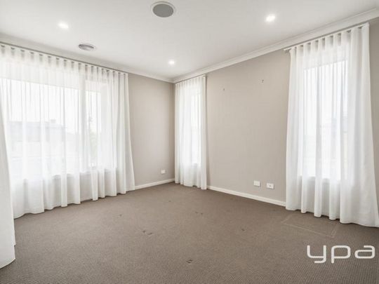 14 Hillview Road, GREENVALE - Photo 1