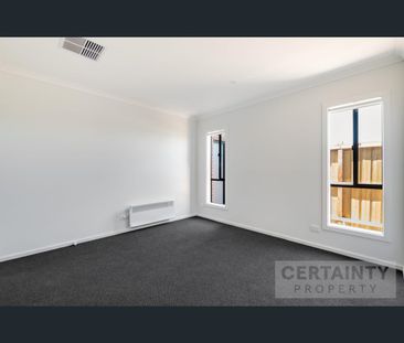 28 Goshawk Road, Sunbury, Vic 3429 - Photo 6