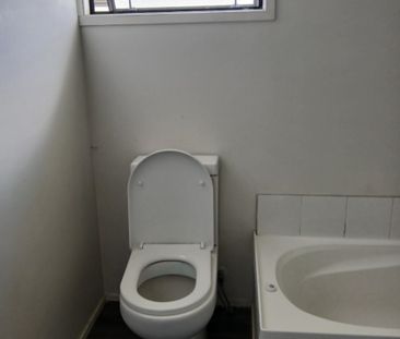 Comfortable 3-Bedroom Home in Randwick Park - Photo 1