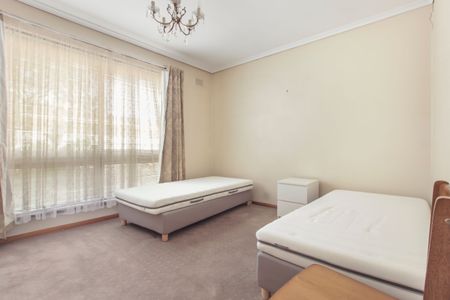 Well-Maintained Two Bedroom Unit in a Great Location - Photo 4