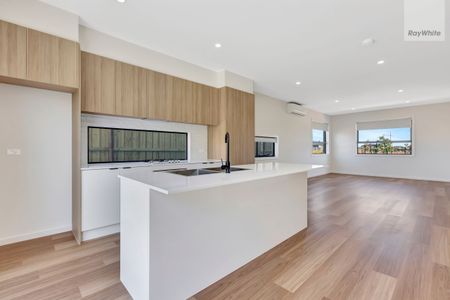 Brand New, Corner Position - Photo 3