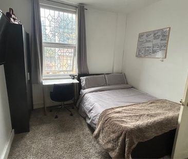 3 Bed Terraced House, London, SE15 - Photo 3