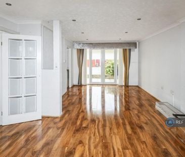 3 bedroom semi-detached house to rent - Photo 2