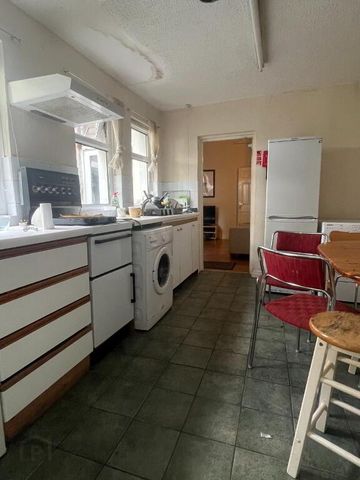 24 Malone Avenue, Room 4, Belfast, BT9 6ER - Photo 5