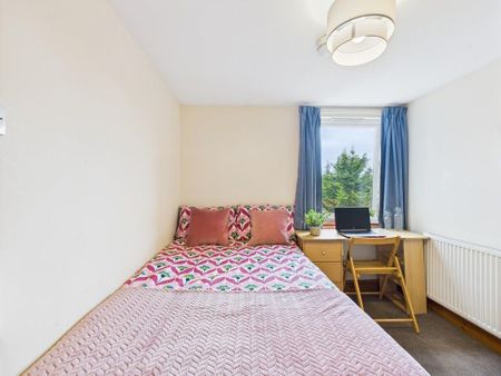 5 bedroom terraced house to rent - Photo 4