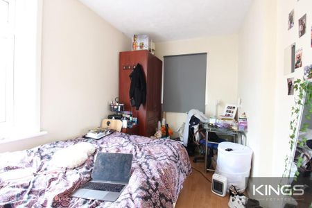 4 bedroom semi-detached house to rent - Photo 3