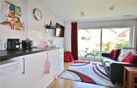 Wingfield Close, New Haw, Addlestone, Surrey, KT15 3BX - Photo 2