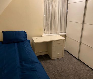 Room in a Shared House, Walsall Road, B42 - Photo 3