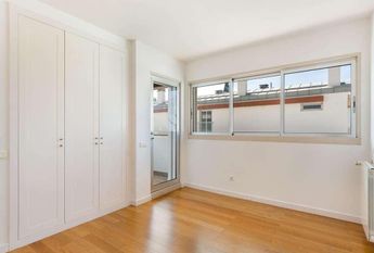 Apartamento T3 Duplex para arrendamento sem móveis no Alto de Santa Catarina, Algés