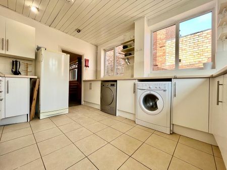 6 bedroom terraced house to rent - Photo 2