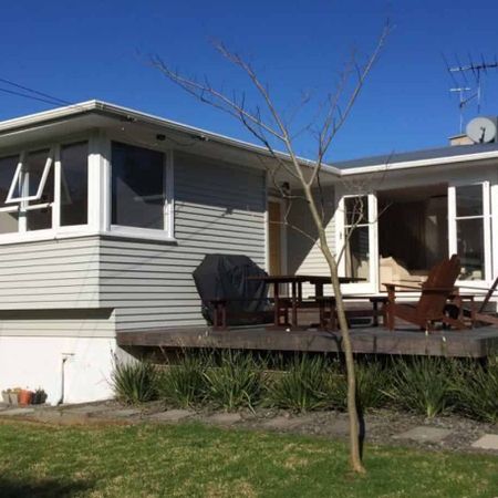 Charming 3-Bedroom Weatherboard Home in Ellerslie - Photo 3
