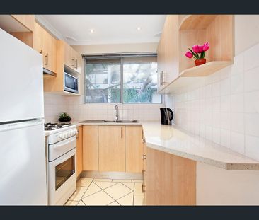 2 bdrm unit, 50m walk to Mona Vale Beach. Available mid - February - Photo 2