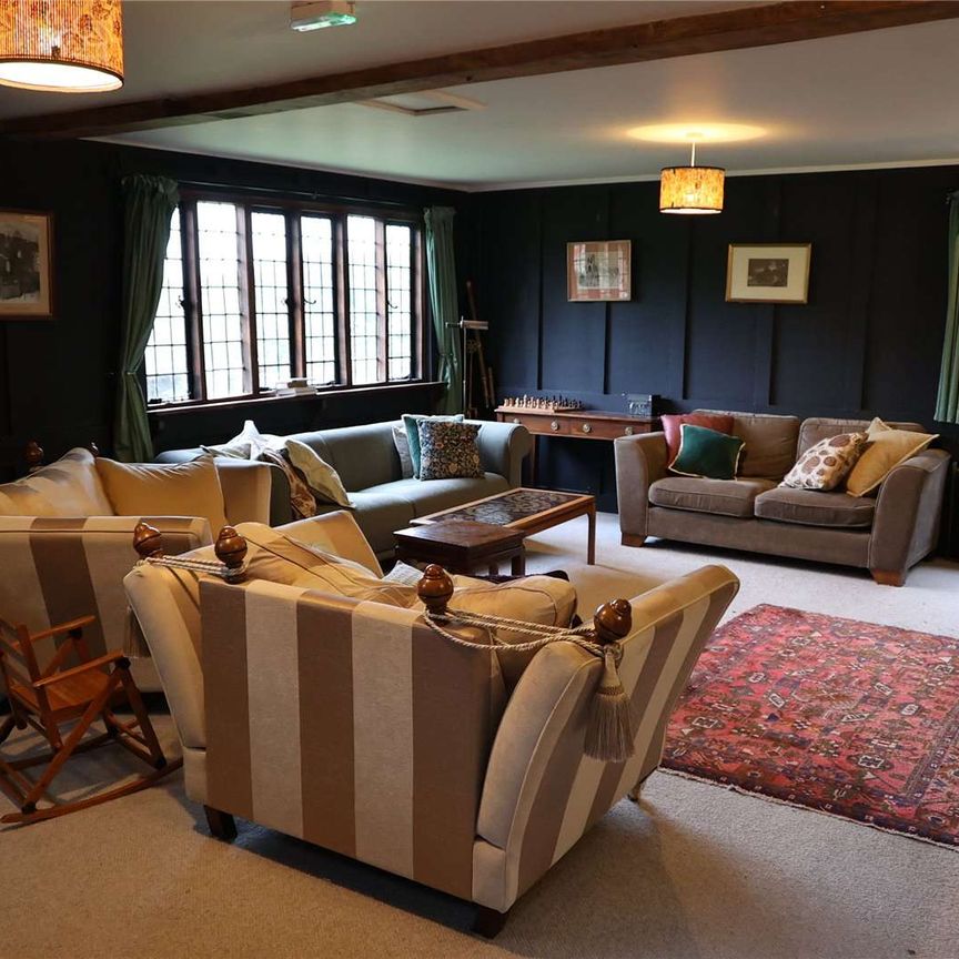 Situated in a glorious part of the South Oxfordshire countryside is this impressive farmhouse that is presented in superb order throughout - Photo 1