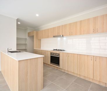 10 Colchester Drive, Werribee - Photo 4
