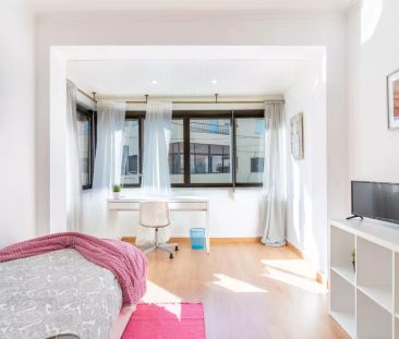 Rooms for rent in 5-bedroom apartment in Carcavelos - Foto 6