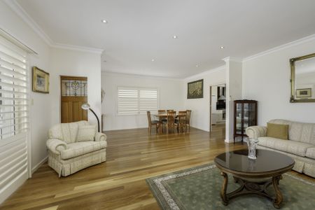 Spacious four bedroom home with double garage in sought after beach side suburb 'The Junction' - Photo 4