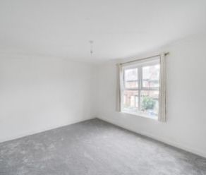 3 Bedroom - Photo 2