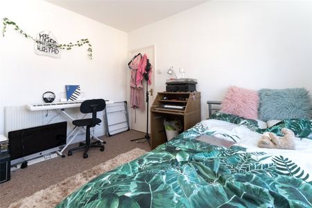 4 bedroom terraced house to rent - Photo 5