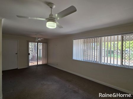 Tidy home close to town. - Photo 2