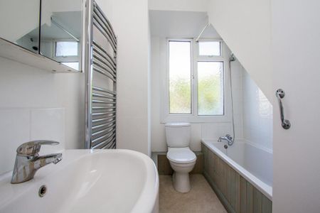 4 bedroom apartment to rent - Photo 4