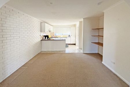 Conveniently Located - Photo 4