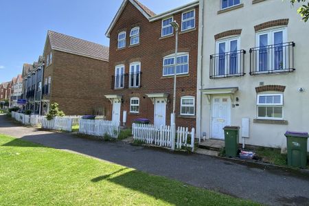 3 bedroom terraced house to rent - Photo 4