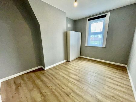 4 bedroom semi-detached house to rent - Photo 4