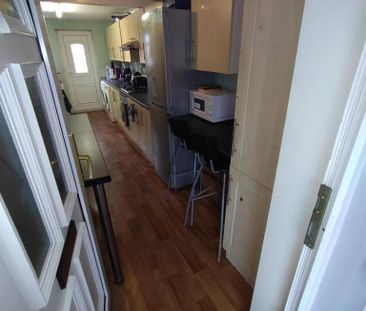 1 bedroom in a house share to rent - Photo 5