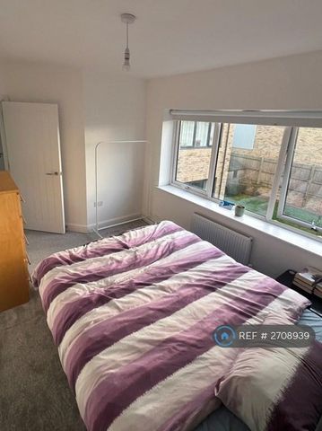 1 bedroom in a house share to rent - Photo 4