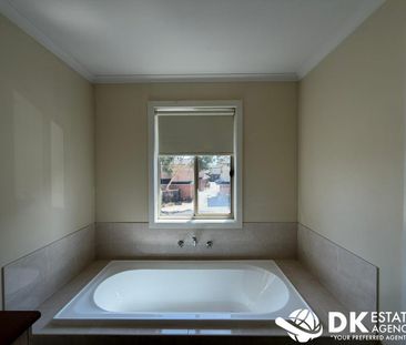 Modern 3 Bedroom Townhouse in Werribee - Photo 2