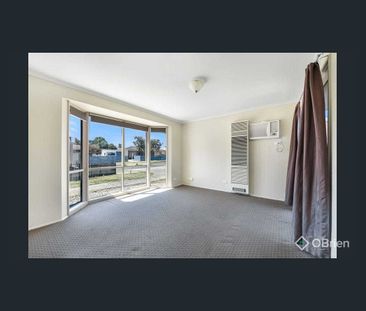 Well-Maintained 3-Bedroom Unit in a Highly Convenient Location - Photo 3