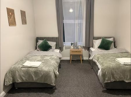 3 Bed Semi-Detached House, Ash Road, B8 - Photo 3