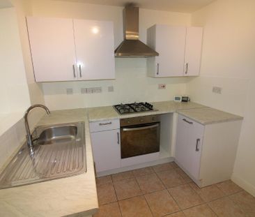 2 bedroom semi-detached house to rent - Photo 2