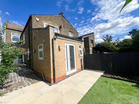 5 bedroom terraced house to rent - Photo 3
