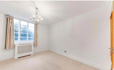 3 bedroom flat in Cholmeley Park - Photo 3