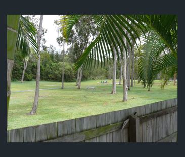 5 Bedroom Family Home in Helensvale with Pool! - Photo 3