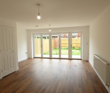 3 bedroom semi-detached house to rent - Photo 2