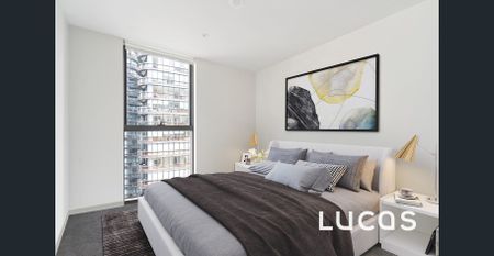 Stunning Waterside Location with Docklands Flair - Photo 4