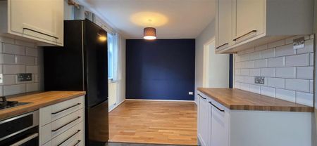 3 bedroom semi-detached house to rent - Photo 5